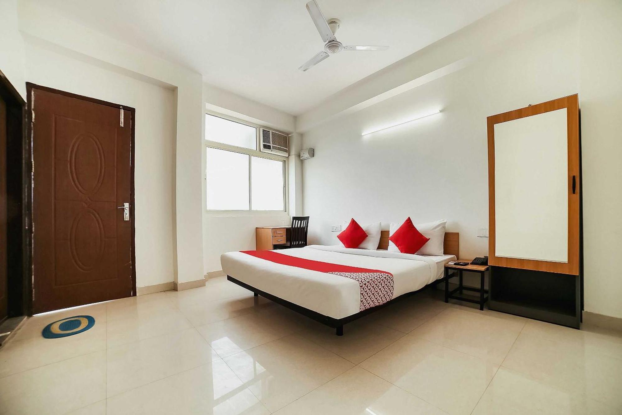 Hotel Live On Del5542 Nueva Delhi Exterior foto