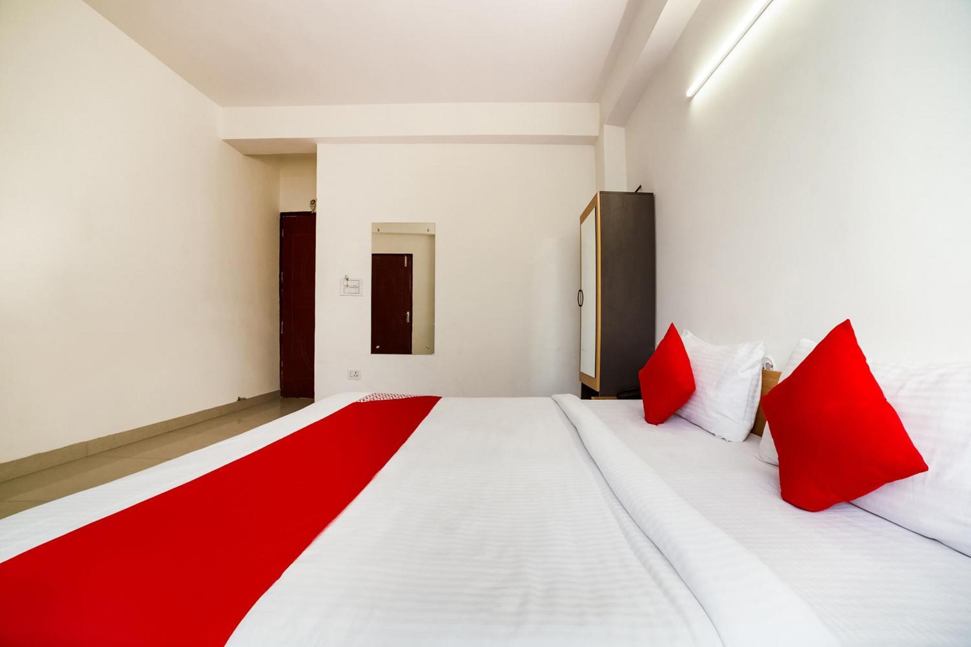 Hotel Live On Del5542 Nueva Delhi Exterior foto