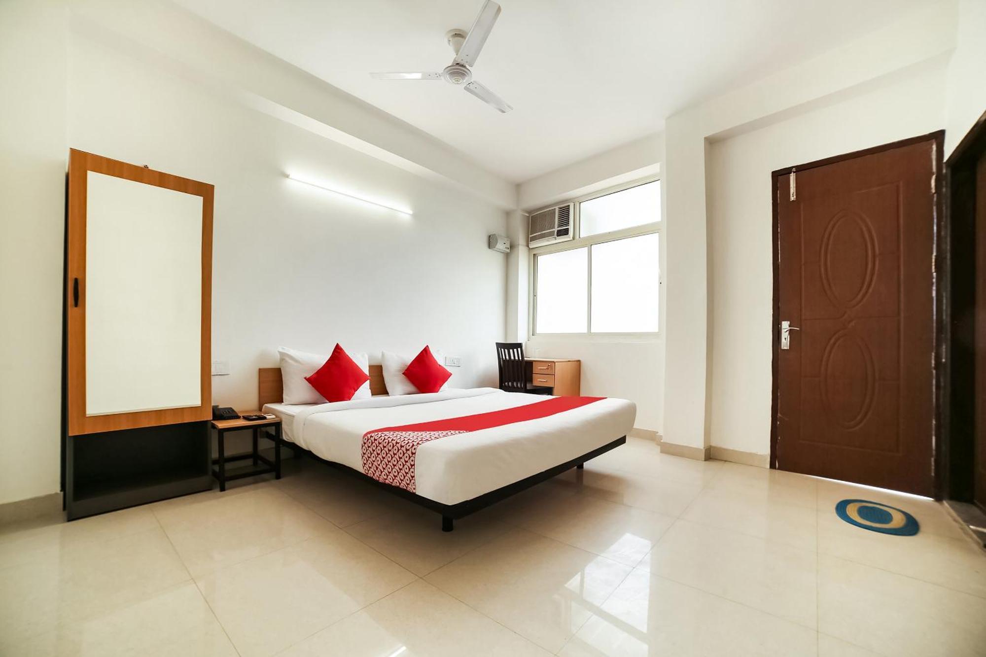 Hotel Live On Del5542 Nueva Delhi Exterior foto