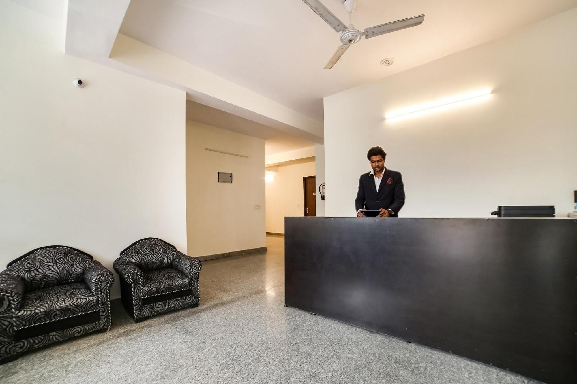 Hotel Live On Del5542 Nueva Delhi Exterior foto